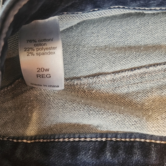 Women's Distressed Blue Jeans - Picture 3 of 4